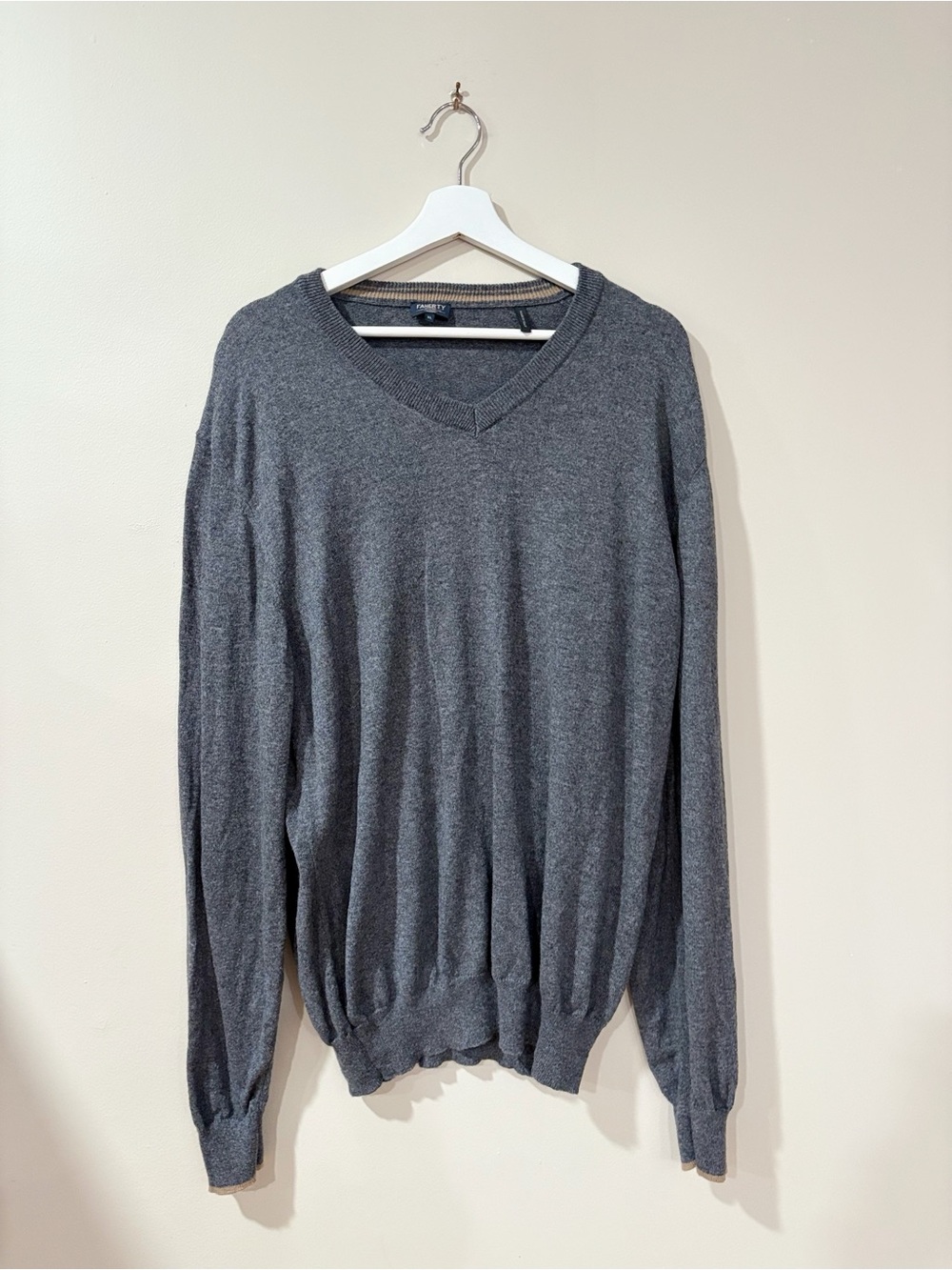 Faherty Reserve Men’s Cashmere V Neck Sweater XL Gray Italy Quiet Luxury Preppy